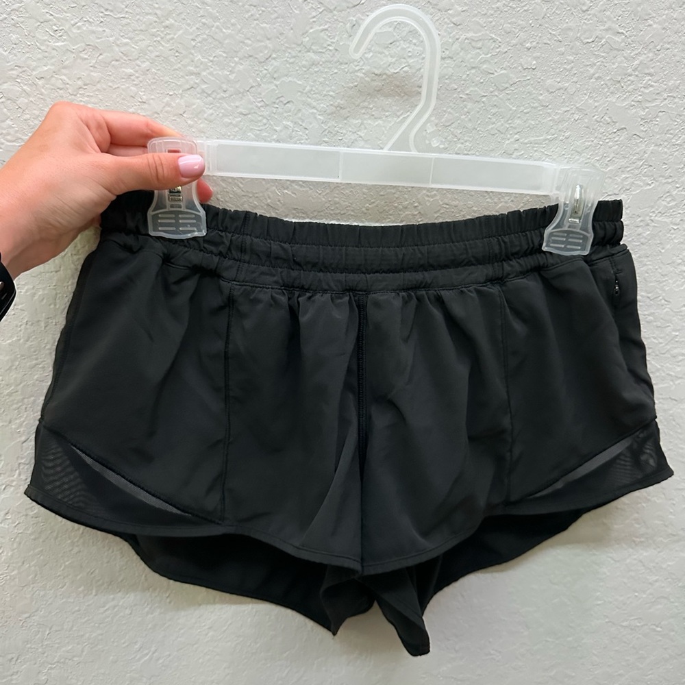 lululemon athletica Black Hotty hot shorts 2.5”